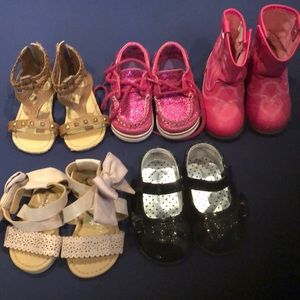 Infant girl shoe lot size 4